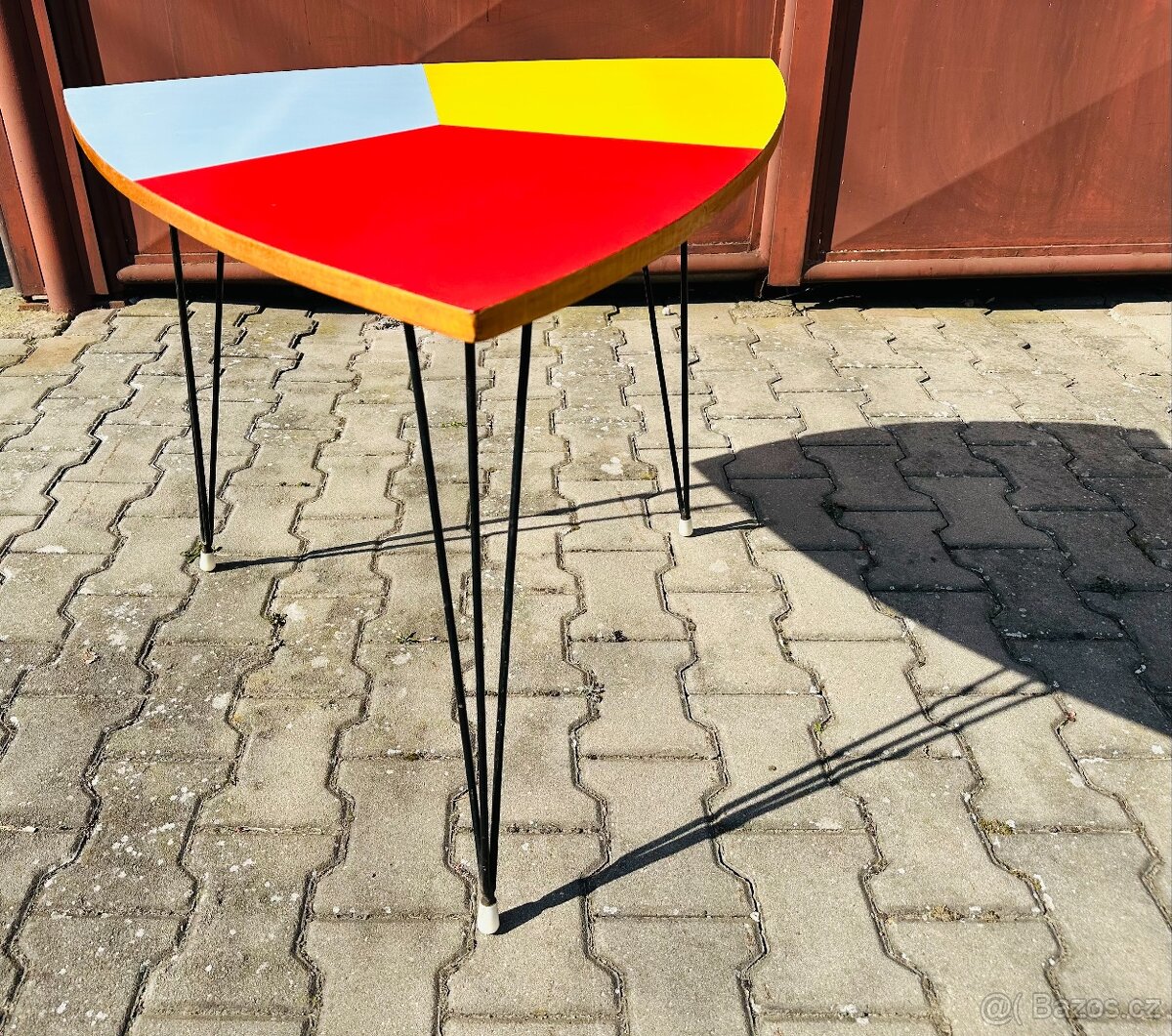 stůl Brusel , trsátko, umakart - 60 léta