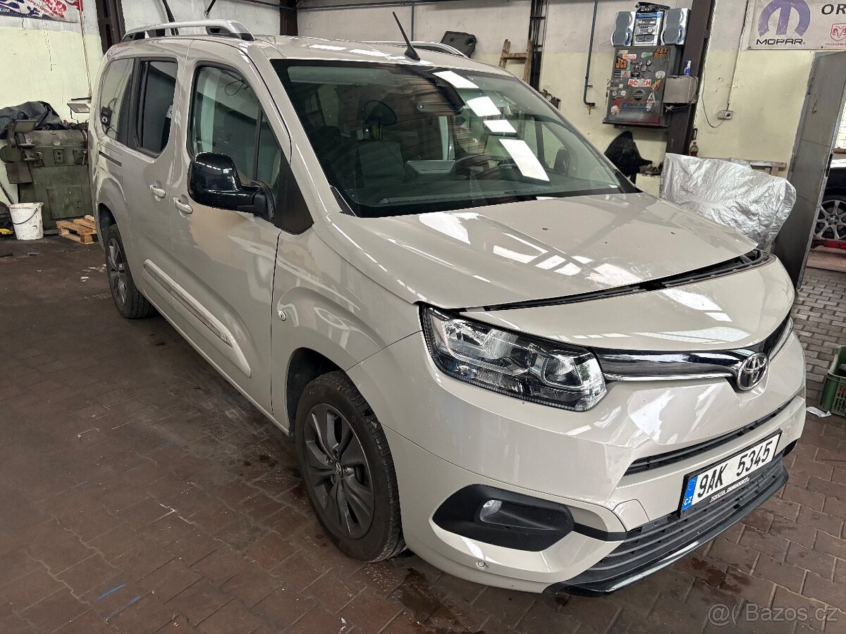 Toyota proace city verso, najeto 23000km, 7 míst