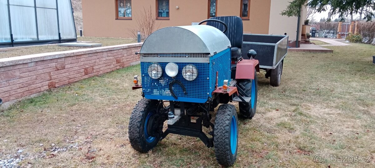 Malotraktor domácí výroby a vozík