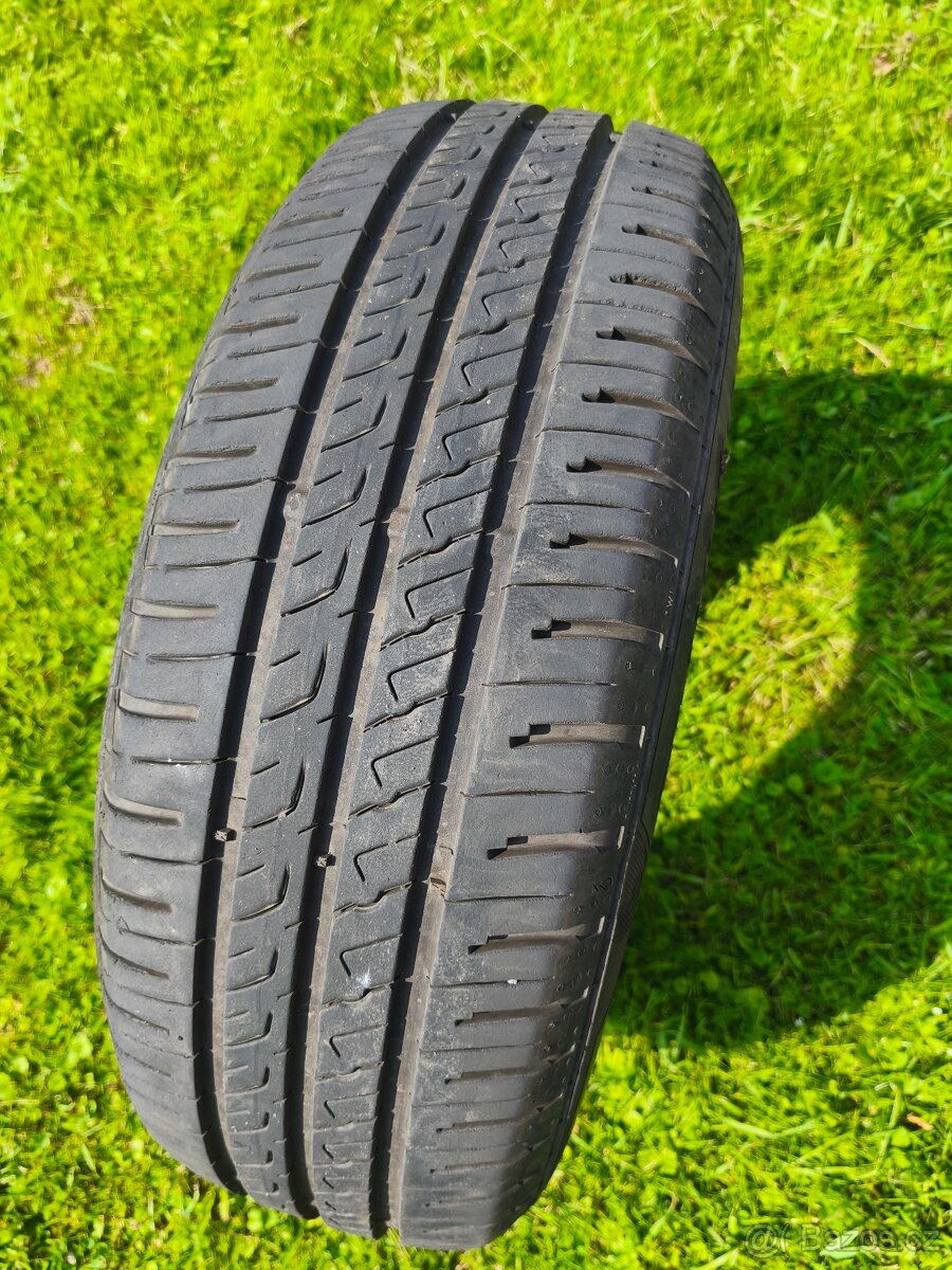 Letní pneu 195/65R15 Barum Bravuris 5HM
