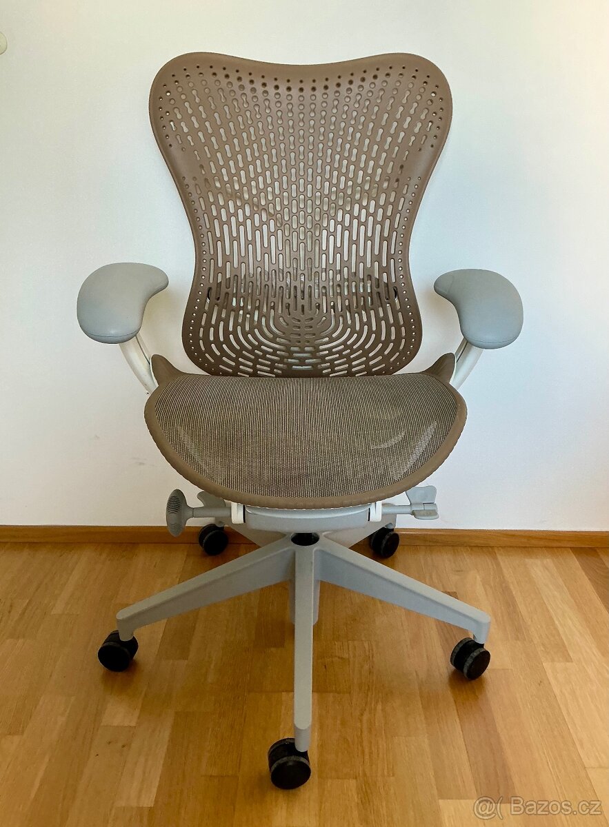 Kancelářská židle Herman MIller Mirra 2