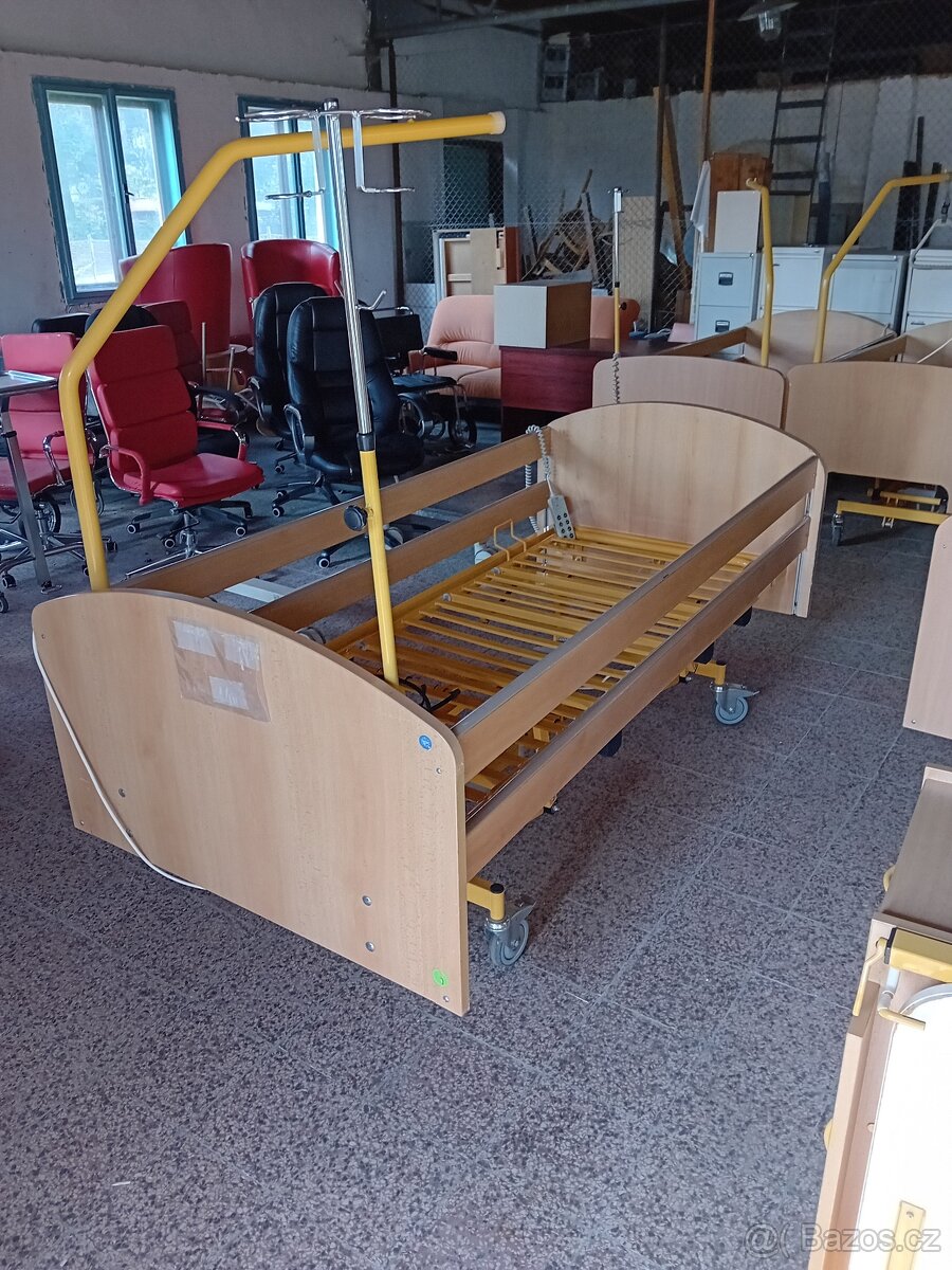 Lůžko elektricky polohovatelné