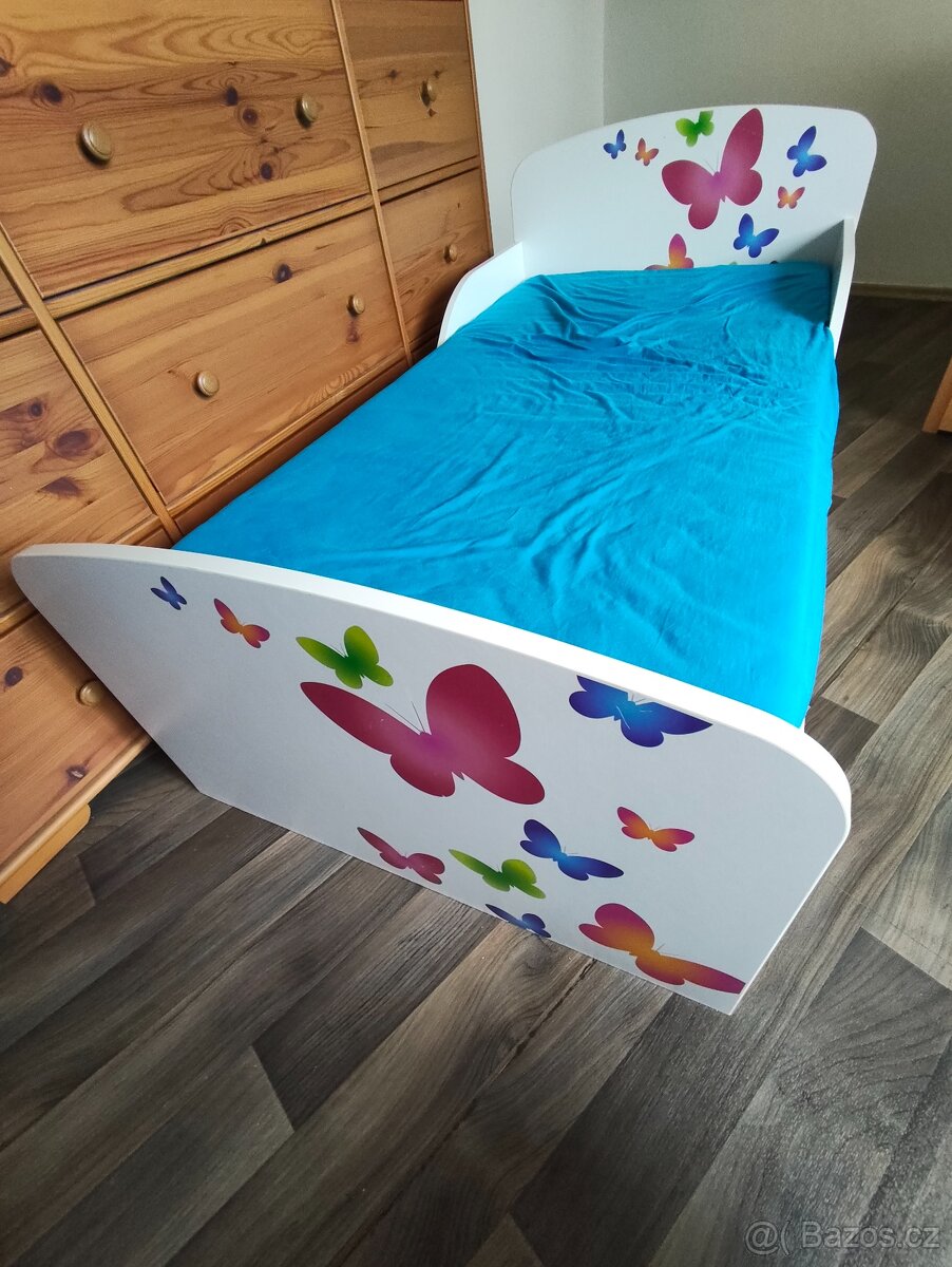 Dětská holčičí postýlka 146x76cm s matrací a prostěradly