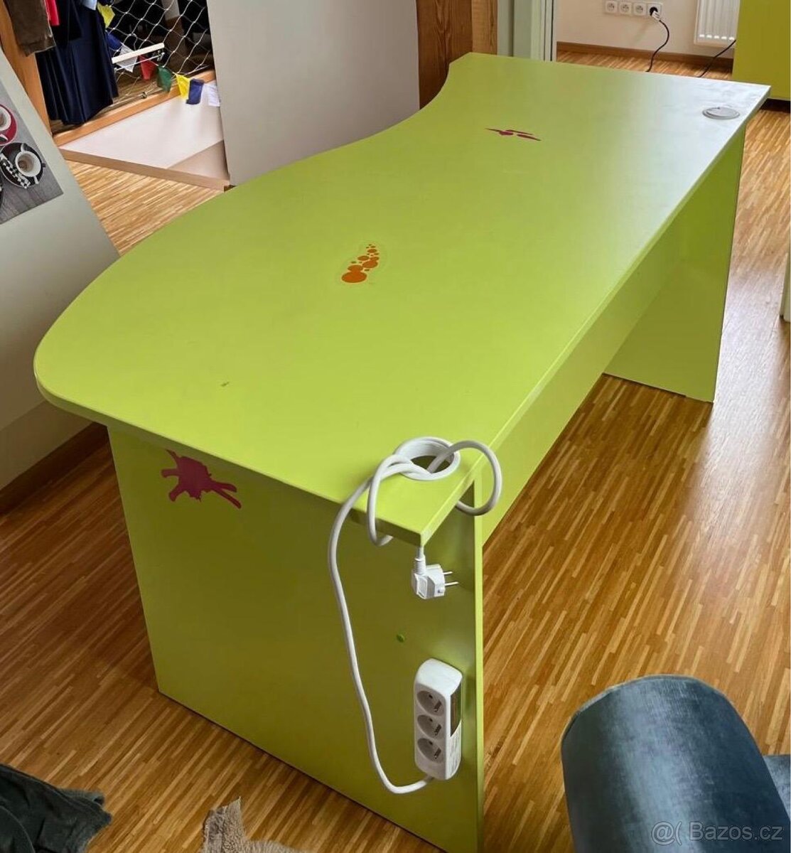 Stůl