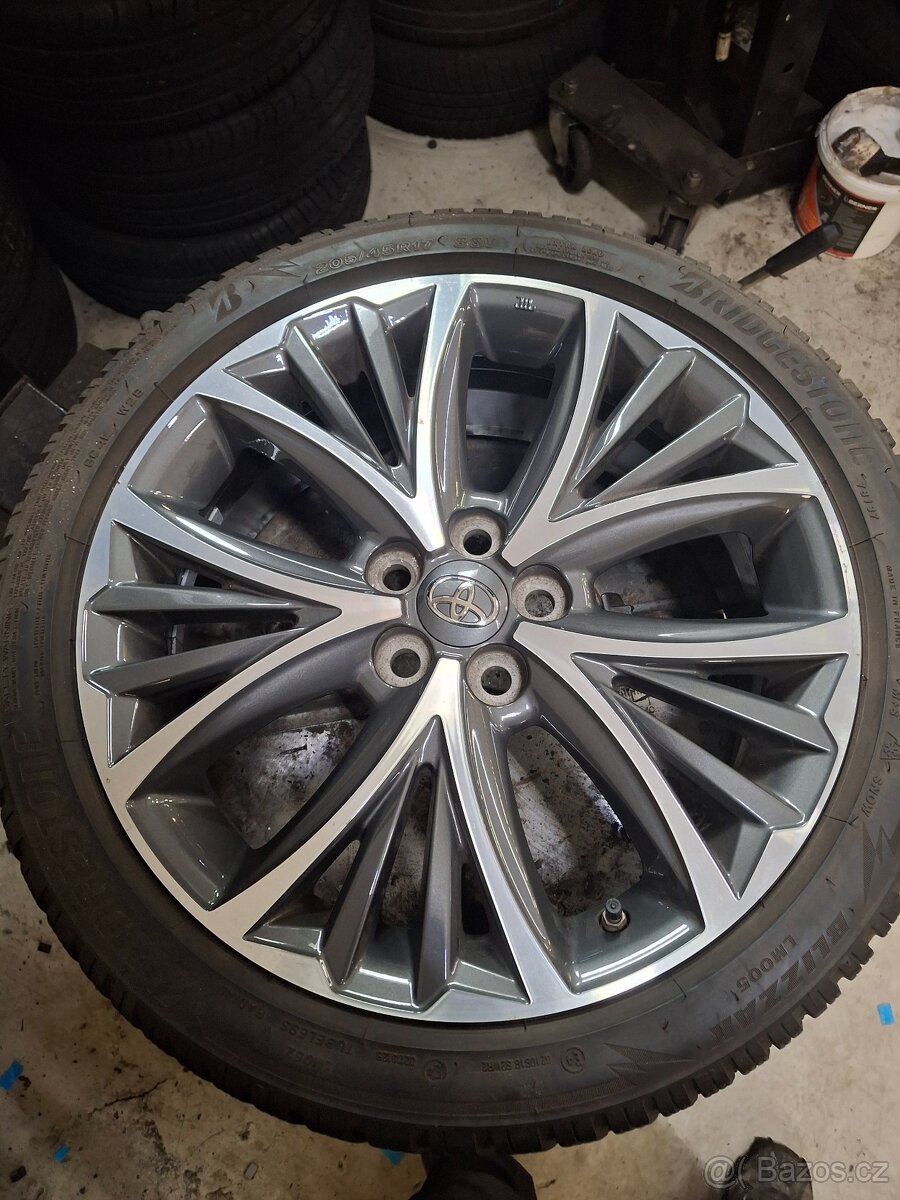 Prodám kompletní Alu kola originál toyota