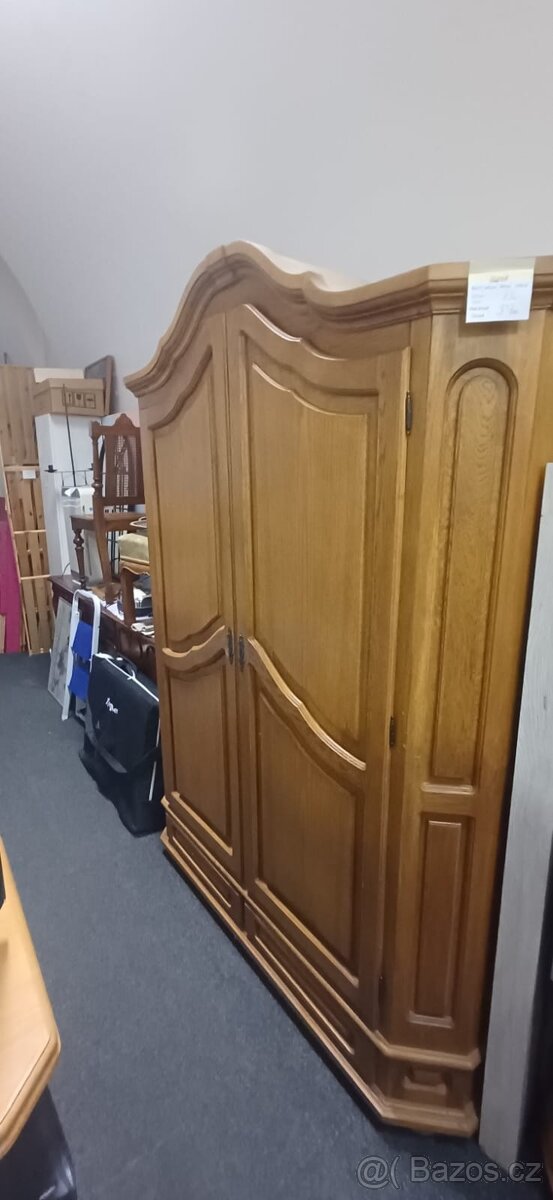 Rustikalní šatní skříň