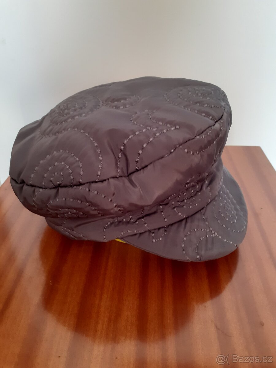 Dámská zimní čepice vel. 55/56