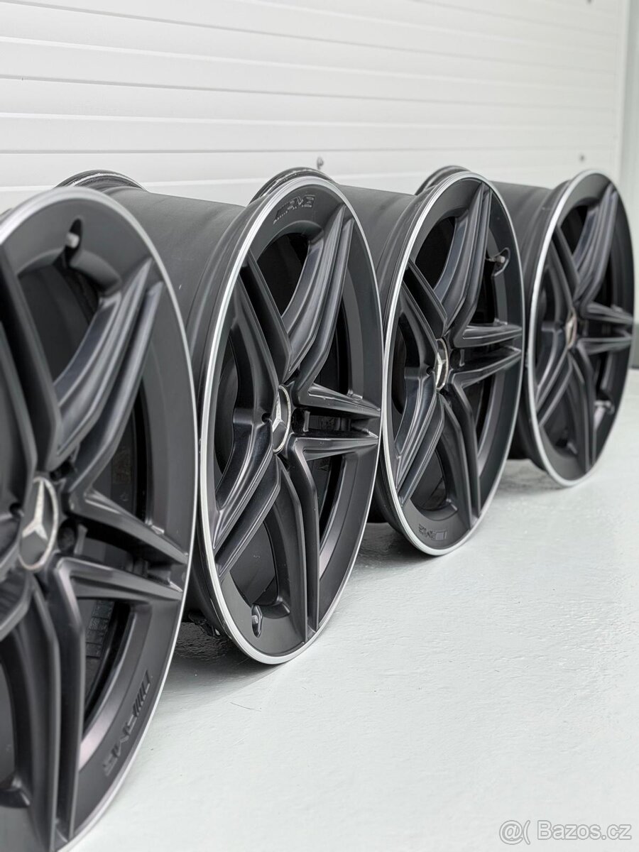 Originální litá kola Mercedes AMG R19