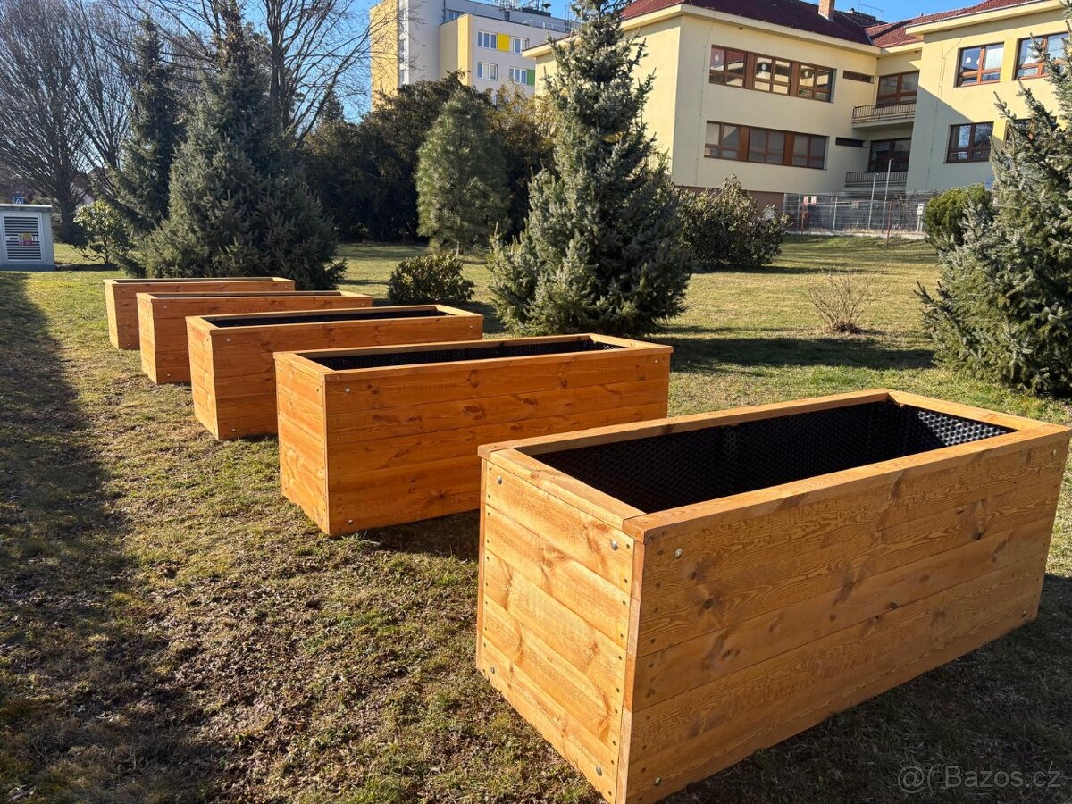 Vyvýšený záhon, květináč, truhlík