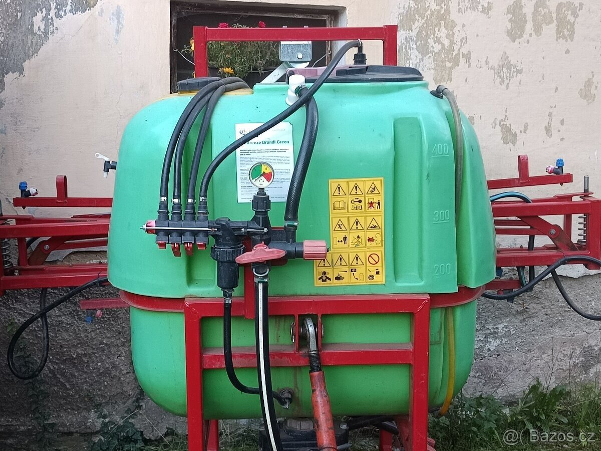 nesený postřikovač