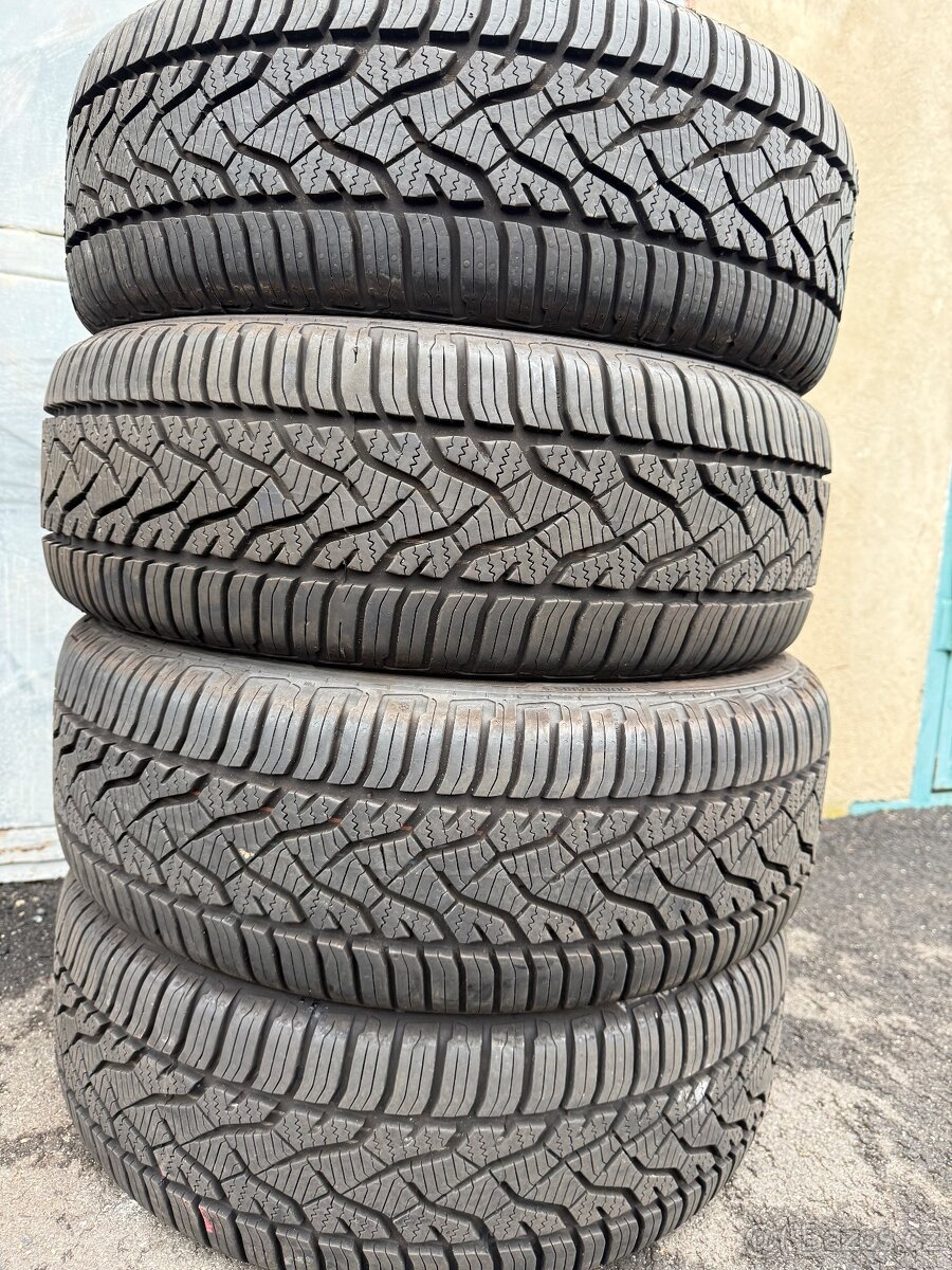 Zánovní celoroční 205/55/16 Barum