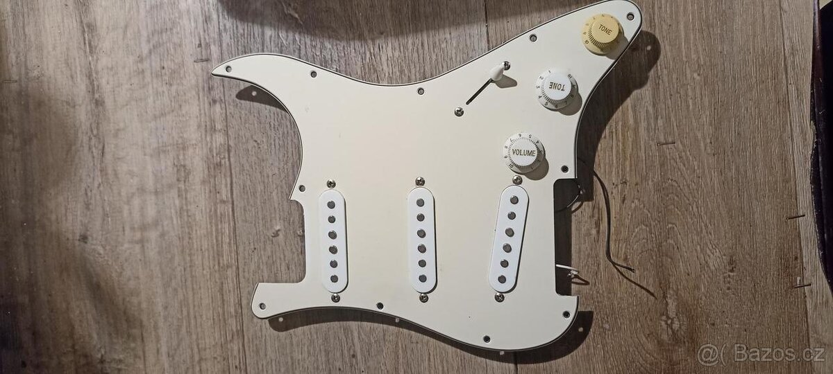 Pickguard strat