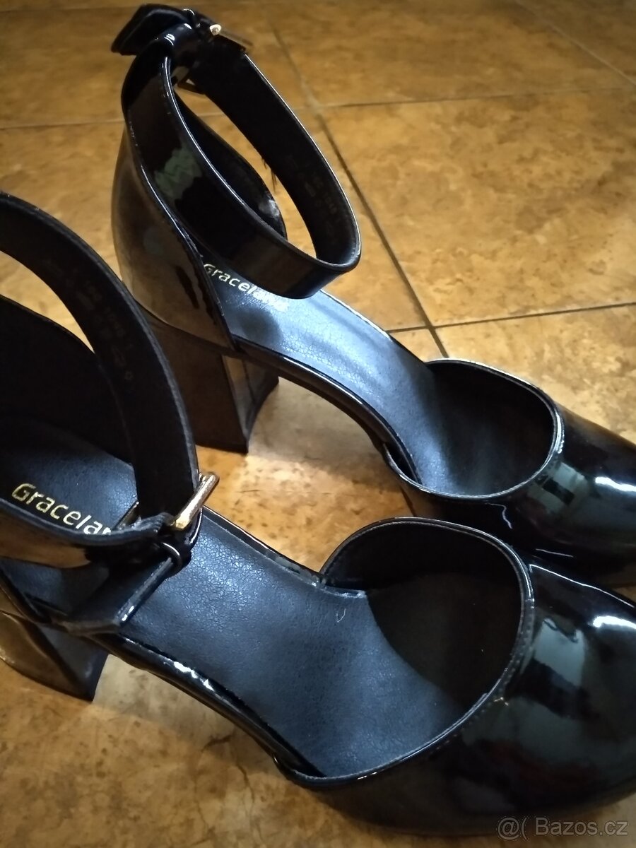 černé lakýrky 38 - NOVÉ