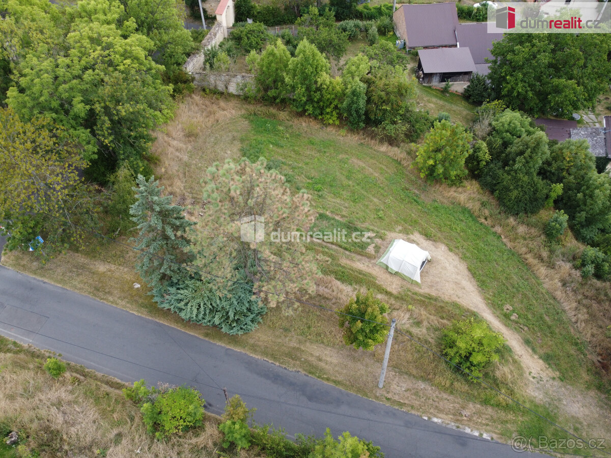 Prodej pozemku v Encovanech