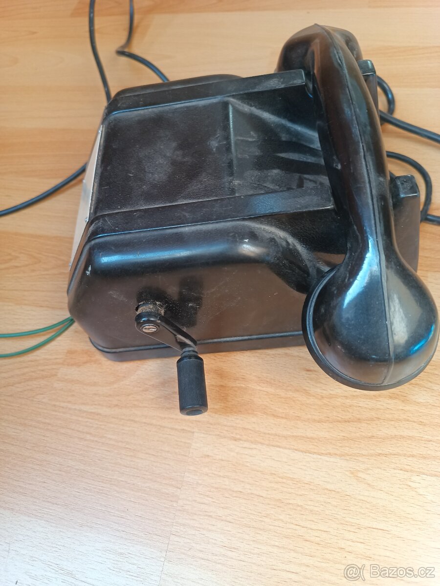 Prodám starý bakelitový telefon