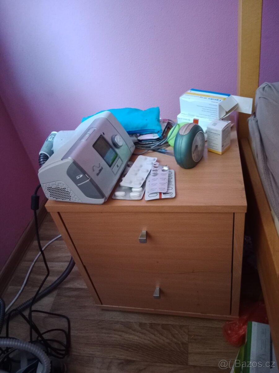 Prodám noční stolek