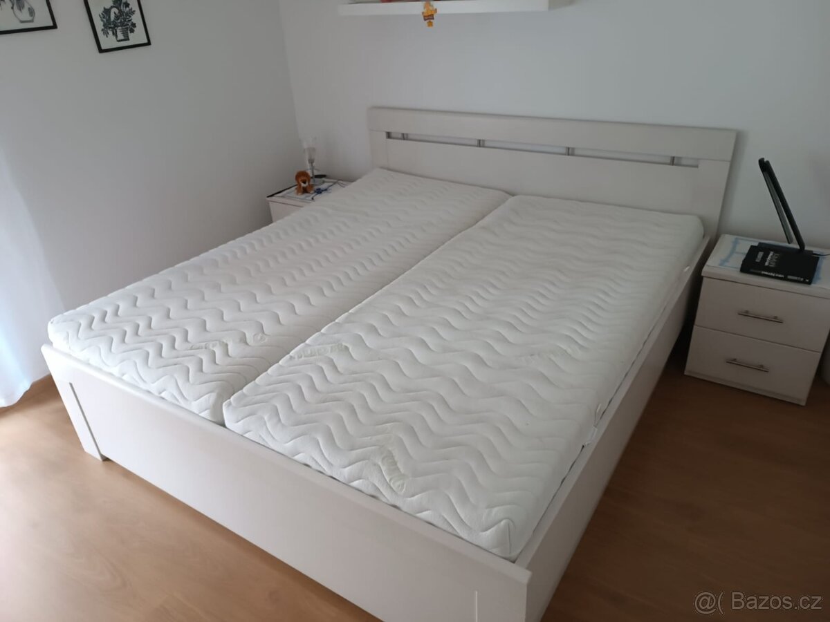 Manželská postel masiv 180x200 +matrace 2x +noční stolky 2x