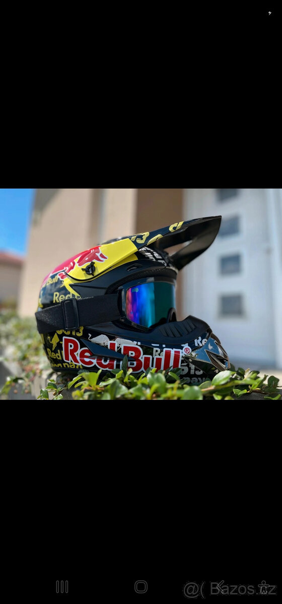 Integrální helma RedBull