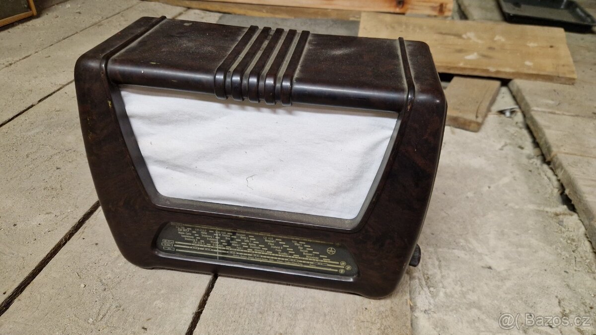 Elektronkové rádio Tesla Accord 401U