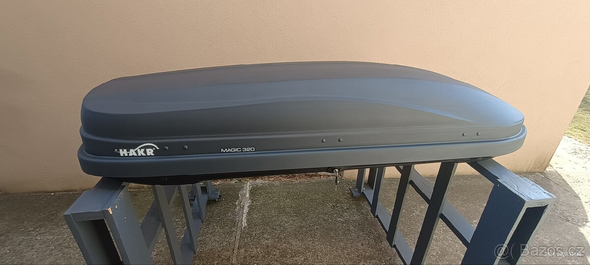 Pronájem Střešní box HAKR MAGIC LINE 320