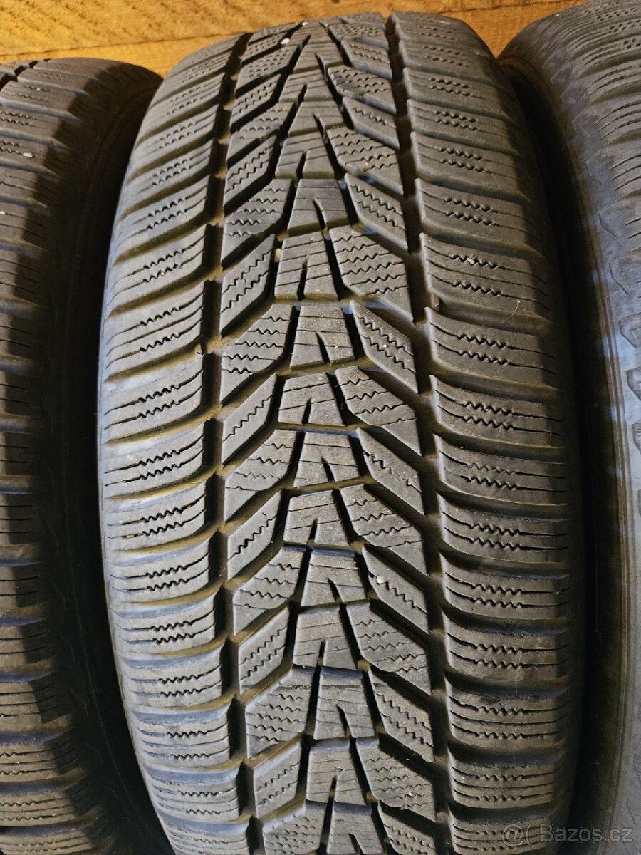 Zimní pneu 225/60R18 Hankook
