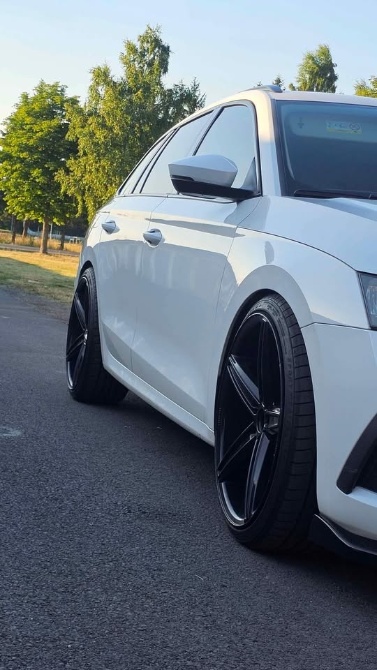 Oxigin 18 Concave / 5x112, R20, 9J, ET35 / 225/35/20