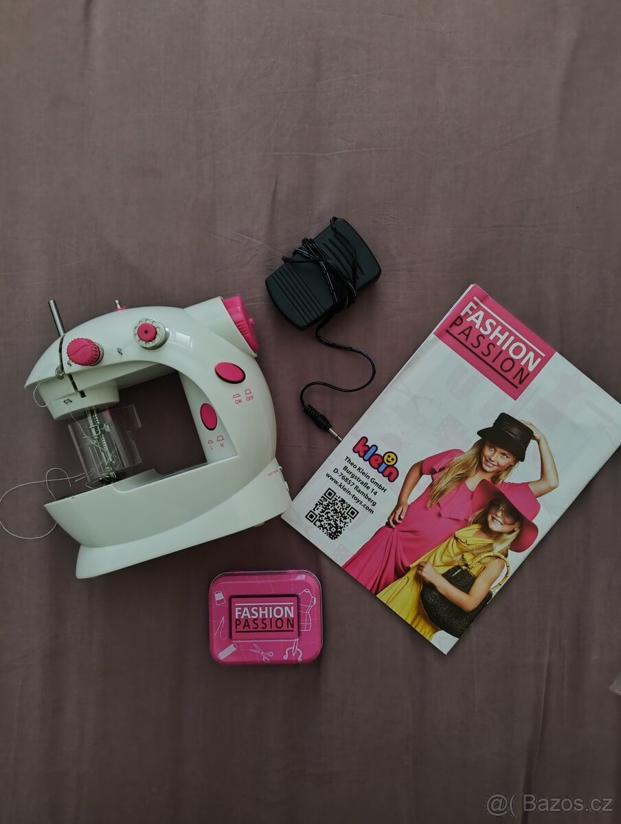 Dětský šicí stroj na baterie Theo Klein Fashion passion