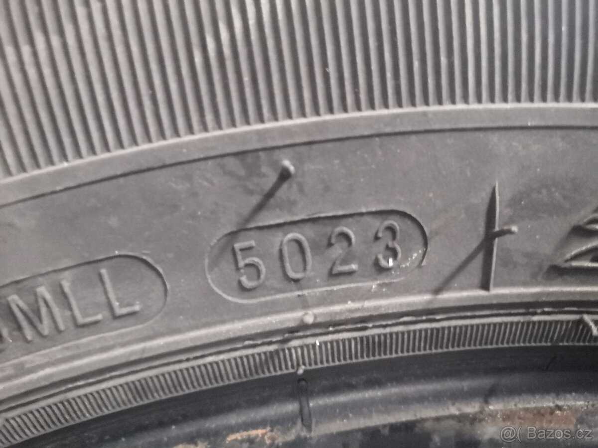 Nexen Roadian CT8 215/65 R16C