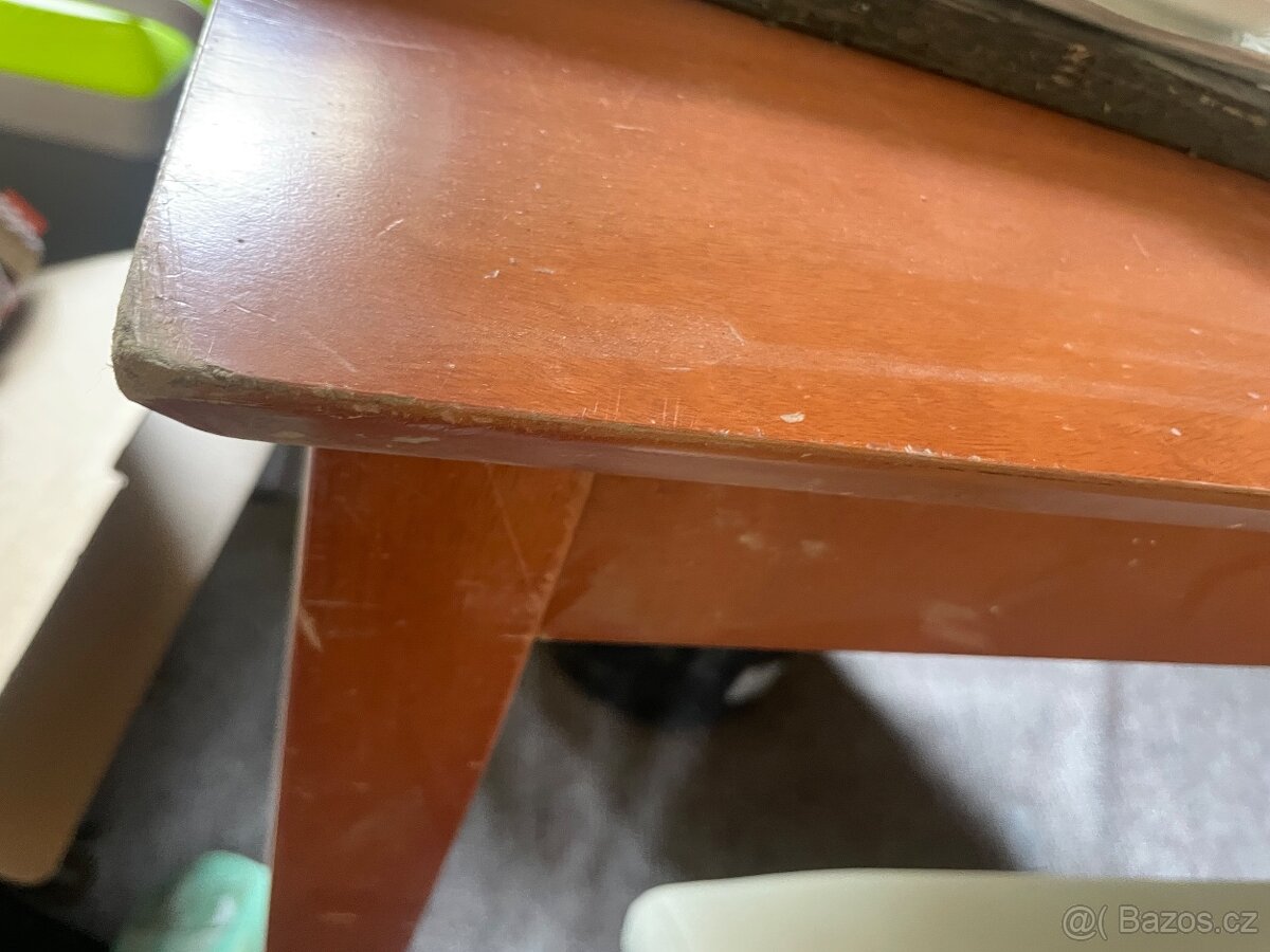 Jídelní stůl a židle