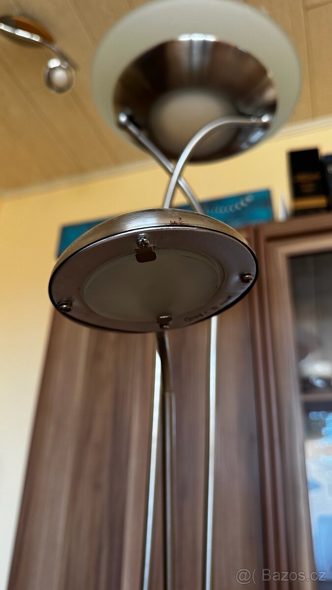 Stojací lampa