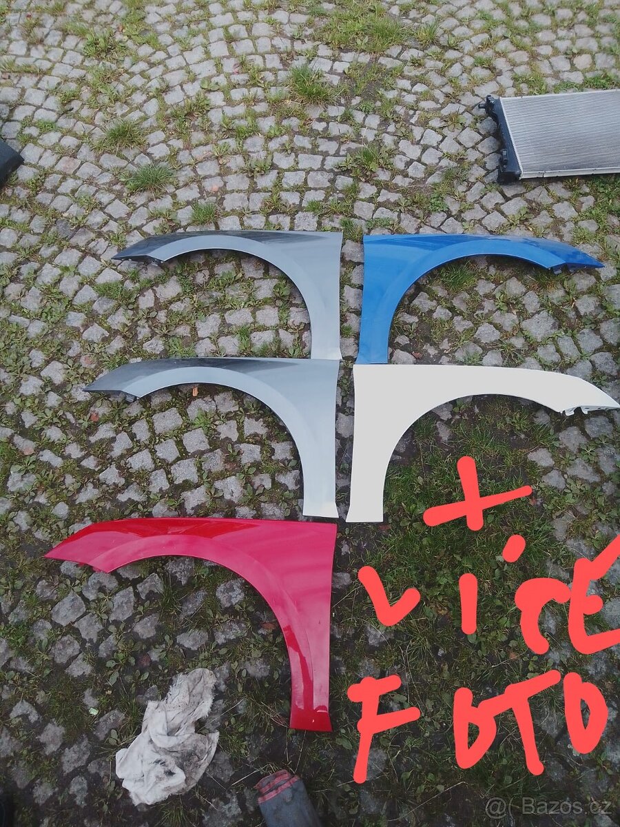 Cena za vše. Díly škoda blatníky, nárazníky, dveře, světla
