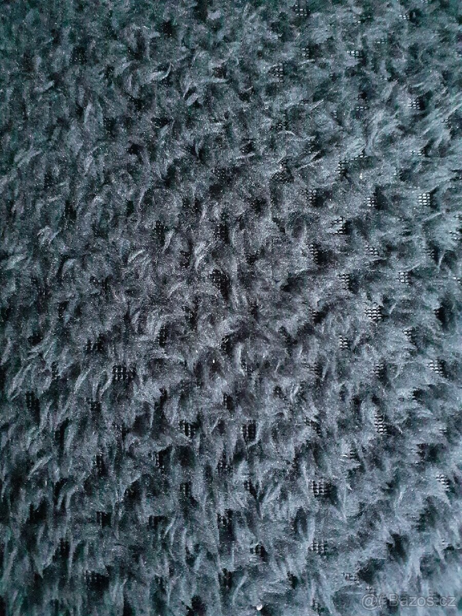 Dva stejné modré přehozy