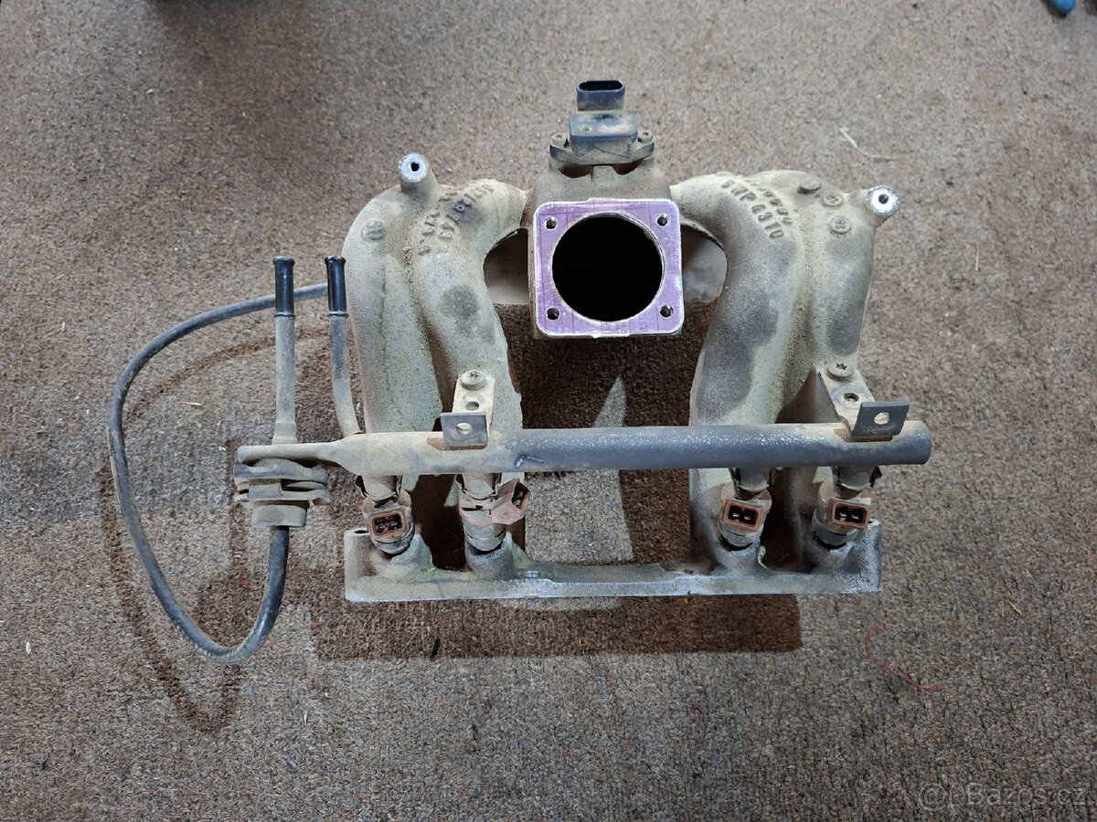 Sání včetně palivové lišty Škoda Felicia 1.3mpi