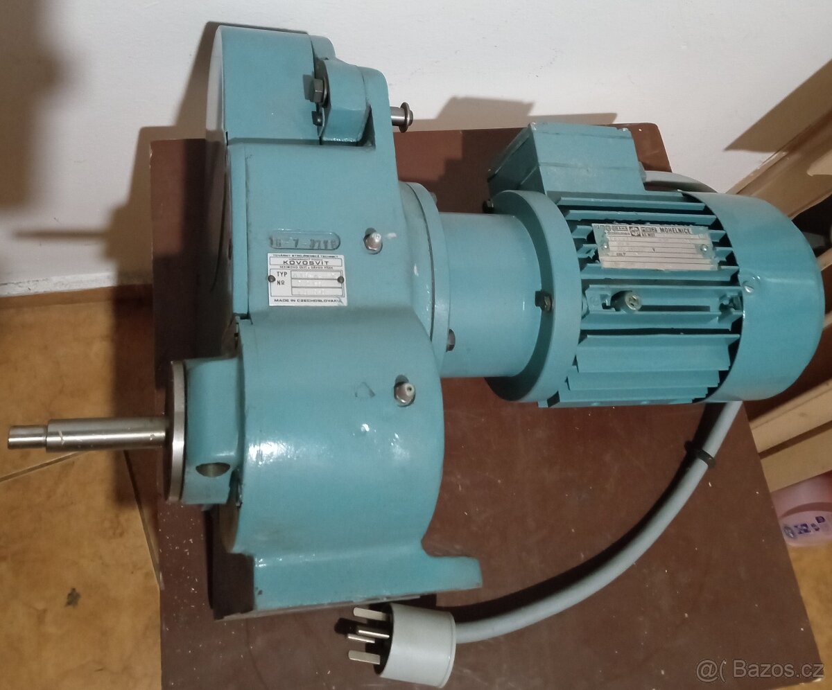 Elektromotor s převodovkou