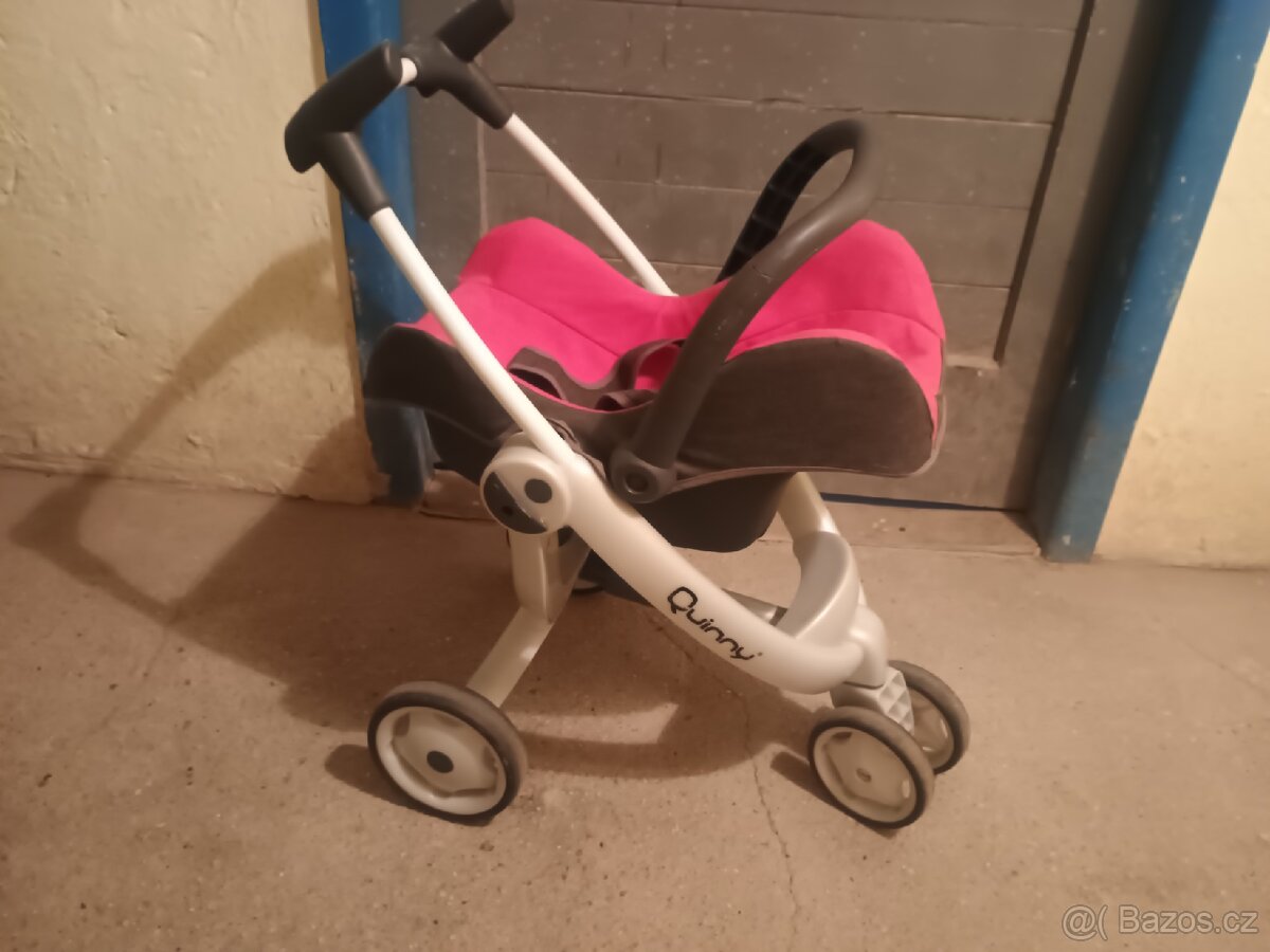 Kočárek pro panenky