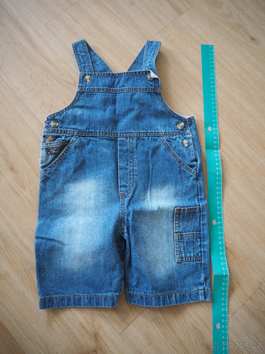 Různé dámské a dětské oblečení, doplňky, korále