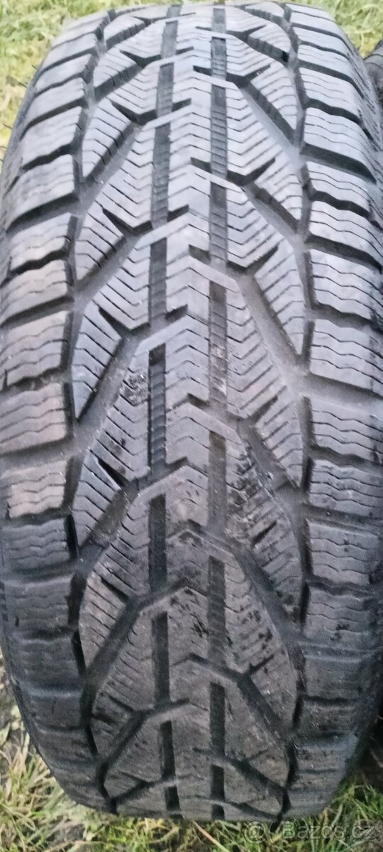 ZIMNÍ PNEU 215/55/17 - CENA ZA 2 KUSY