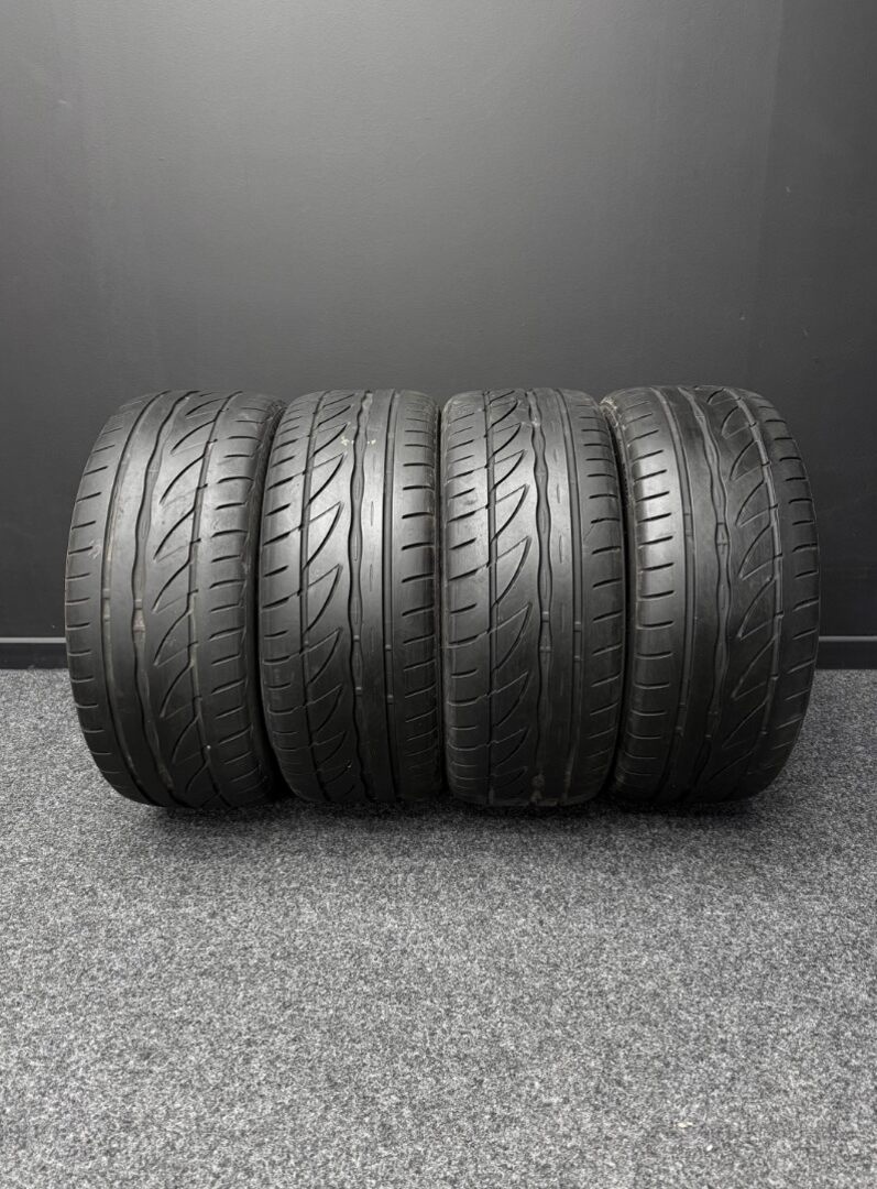 Sada pneu Bridgestone 225/40/18
