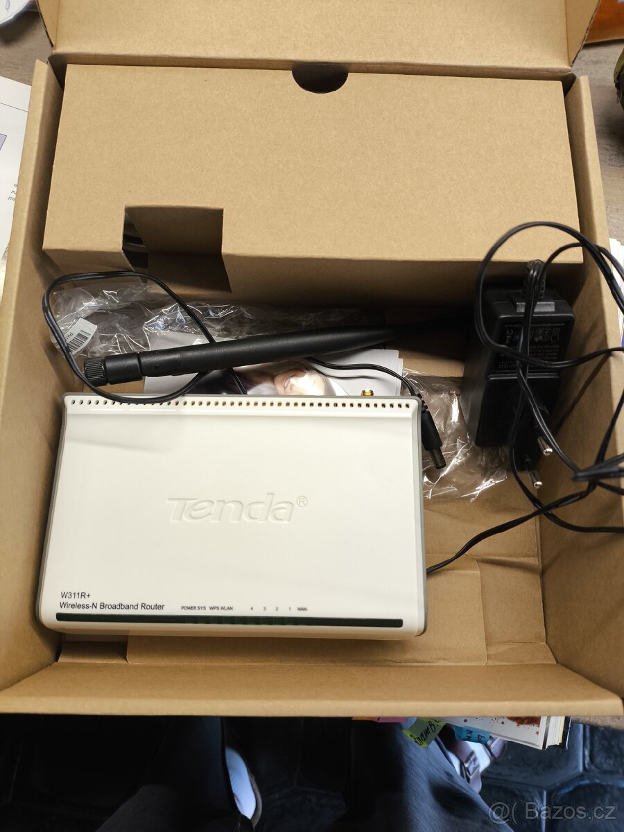 Tenda W3111R+ wireless-N broadband router