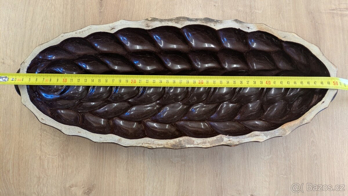 Starodávná velká keramická forma na vánočku