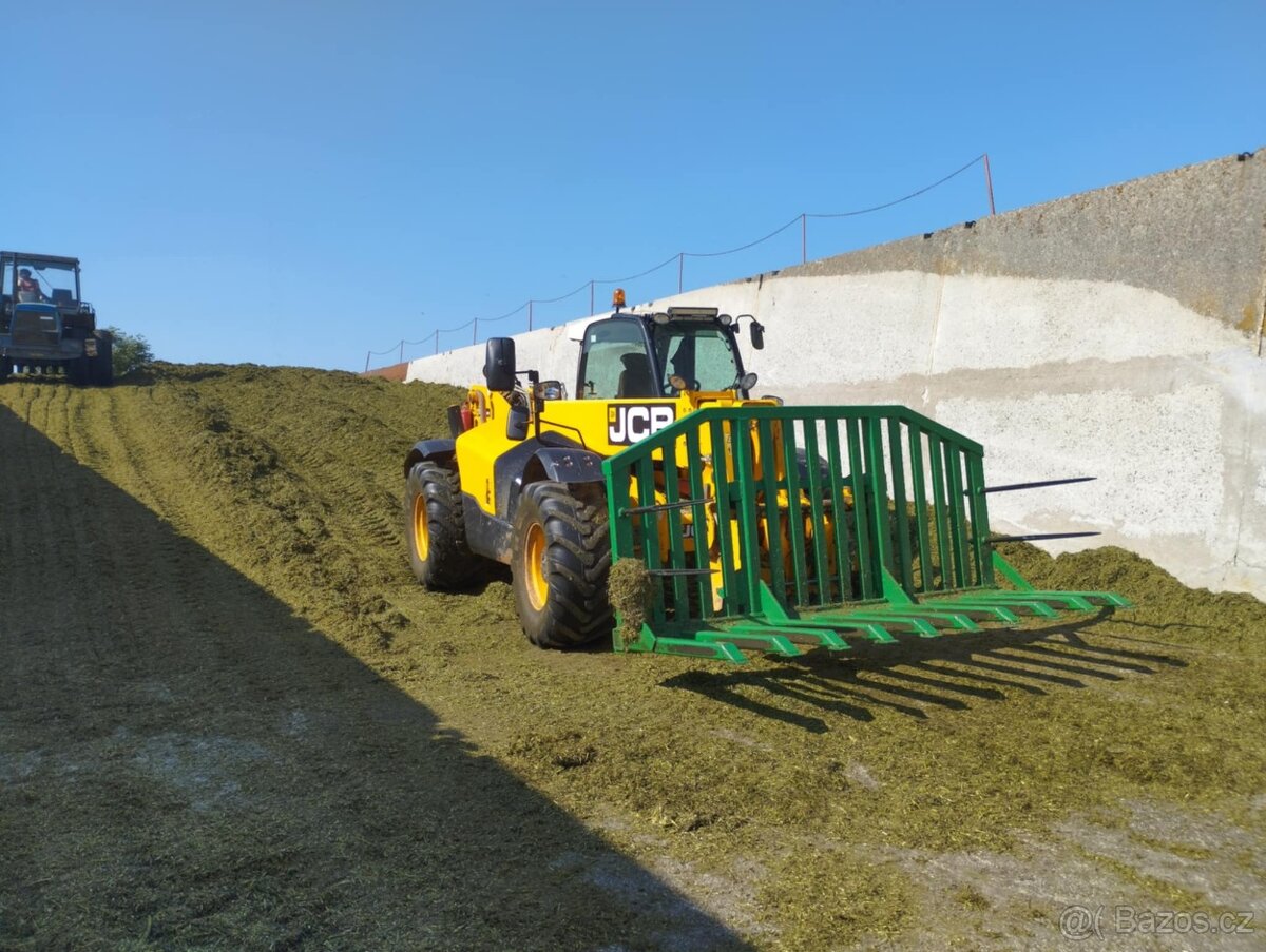 Vidle na hrnutí senáže