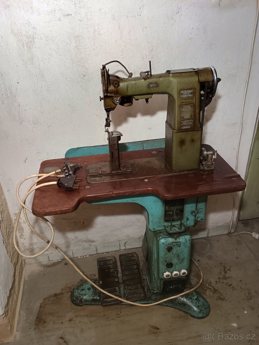 Šicí stroj na rukavice Svit