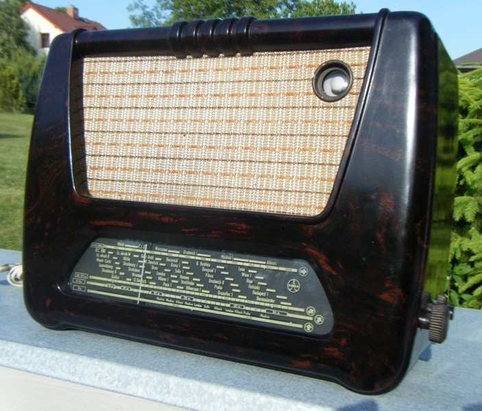 Tesla 402U Accord rádio - poptávka