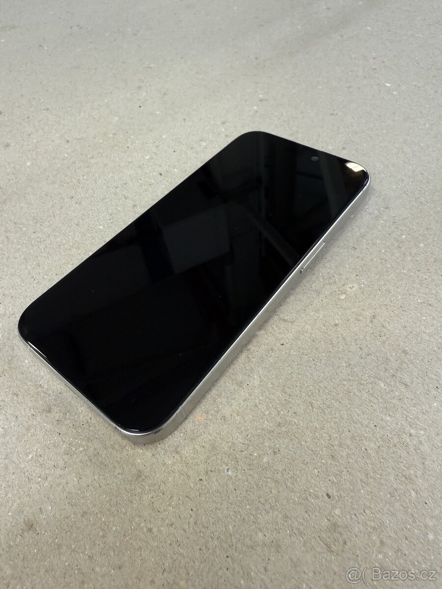 iPhone 15 pro 128GB bílý Titan