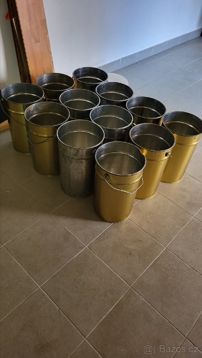 kbelíky plechové 20l s víkem