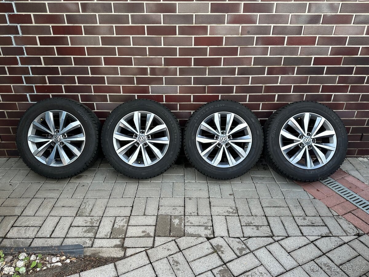 Volkswagen Tiguan Alu kola 7Jx17 ET45 Zimní gumy