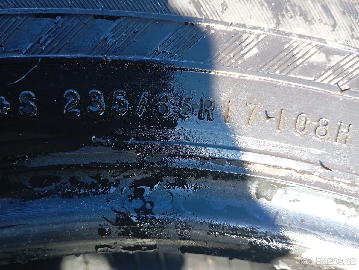 Pneu235x 65x17nokian