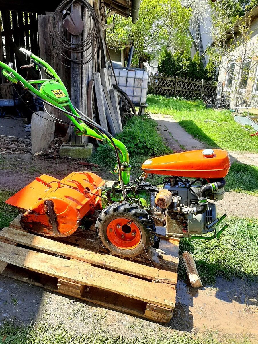 Agria 2400 mag motor a namontované kypřiče