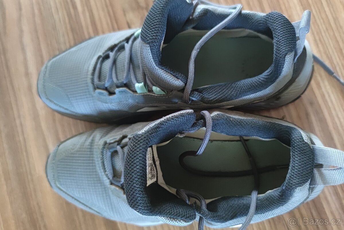Trekové boty Adidas 40