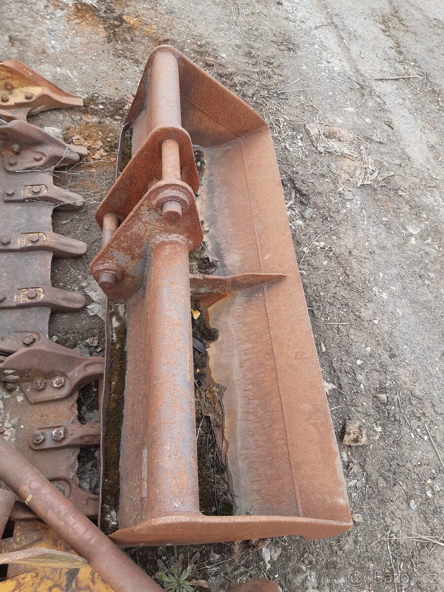 Svahovací lopata na traktorbagr